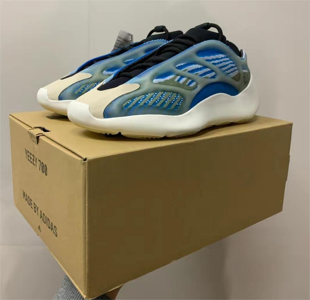 Adidas Yeezy 700 V3 Arzareth G54850 review Angel