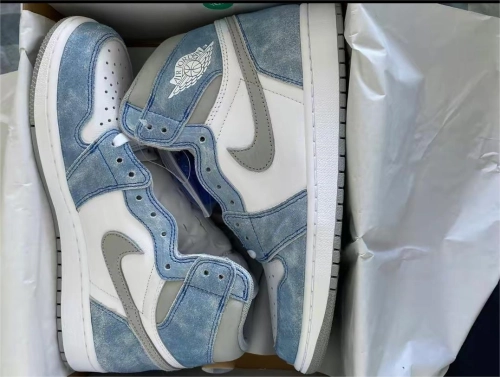 Air Jordan 1 Retro High OG Hyper Royal 555088-402 review 