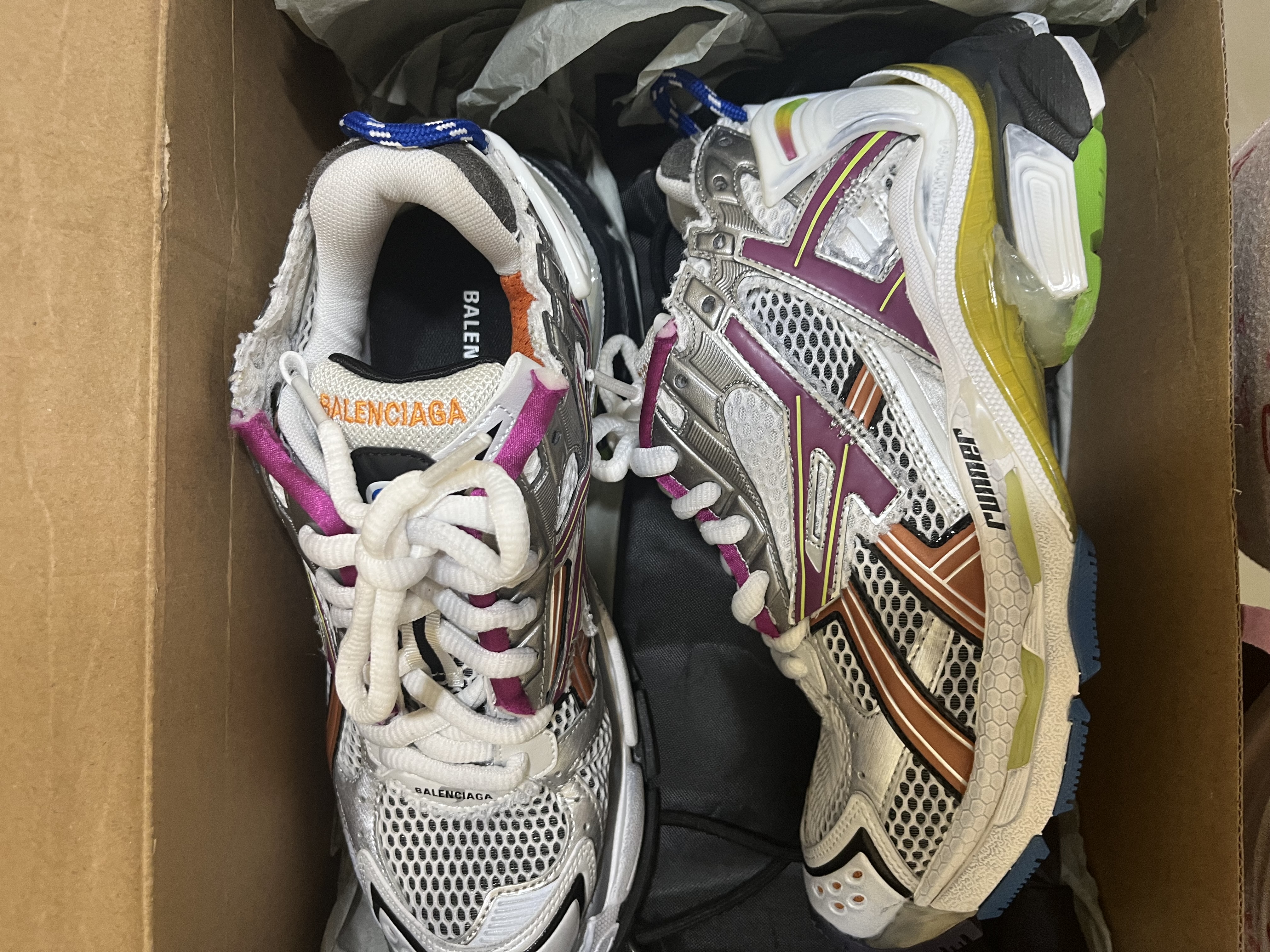 Balenciaga Runner Multicolor 677403W3RB68123 review c