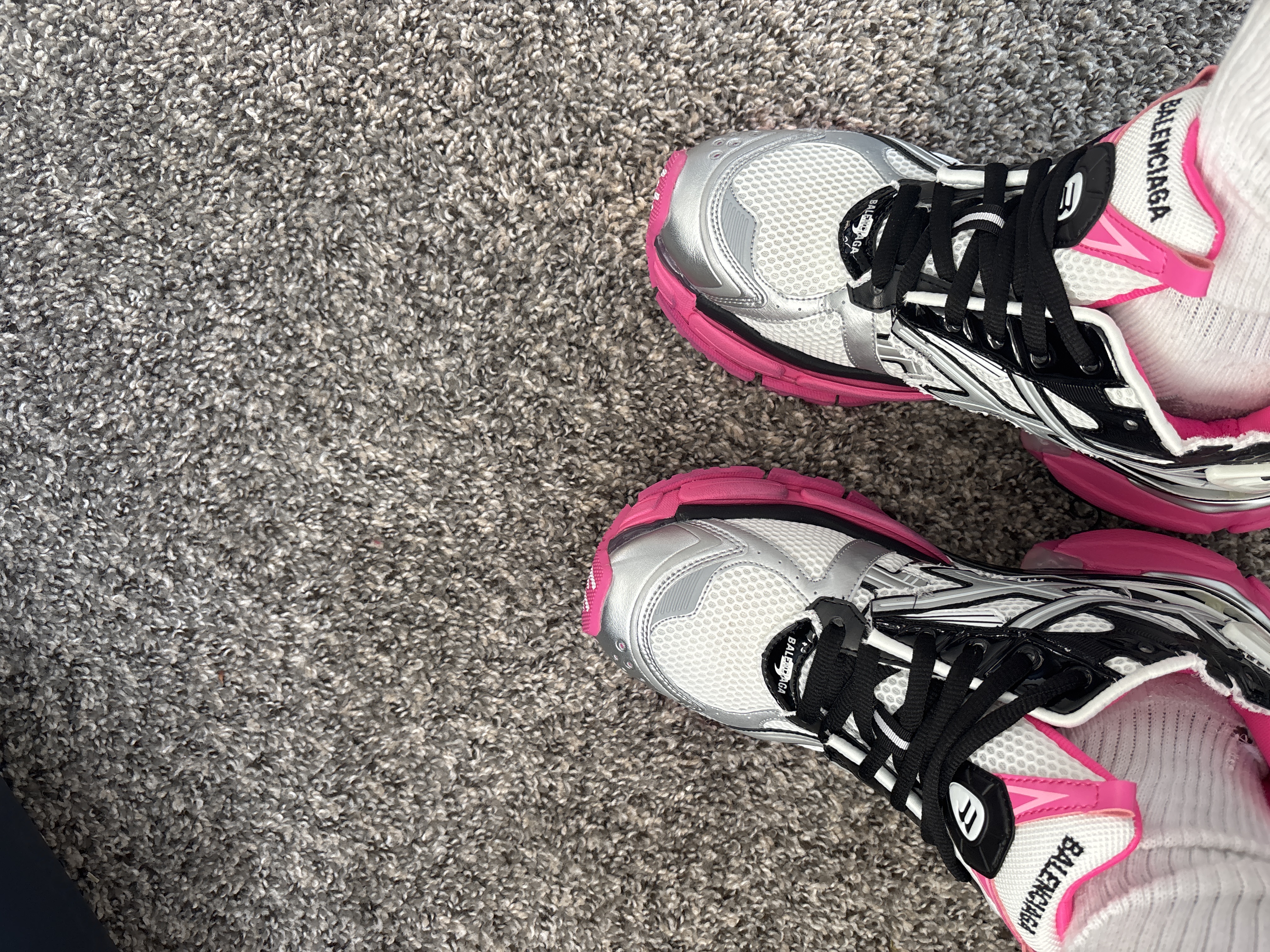 Balenciaga Runner Gray Pink 677402 W3RB2 9155 review Random guy