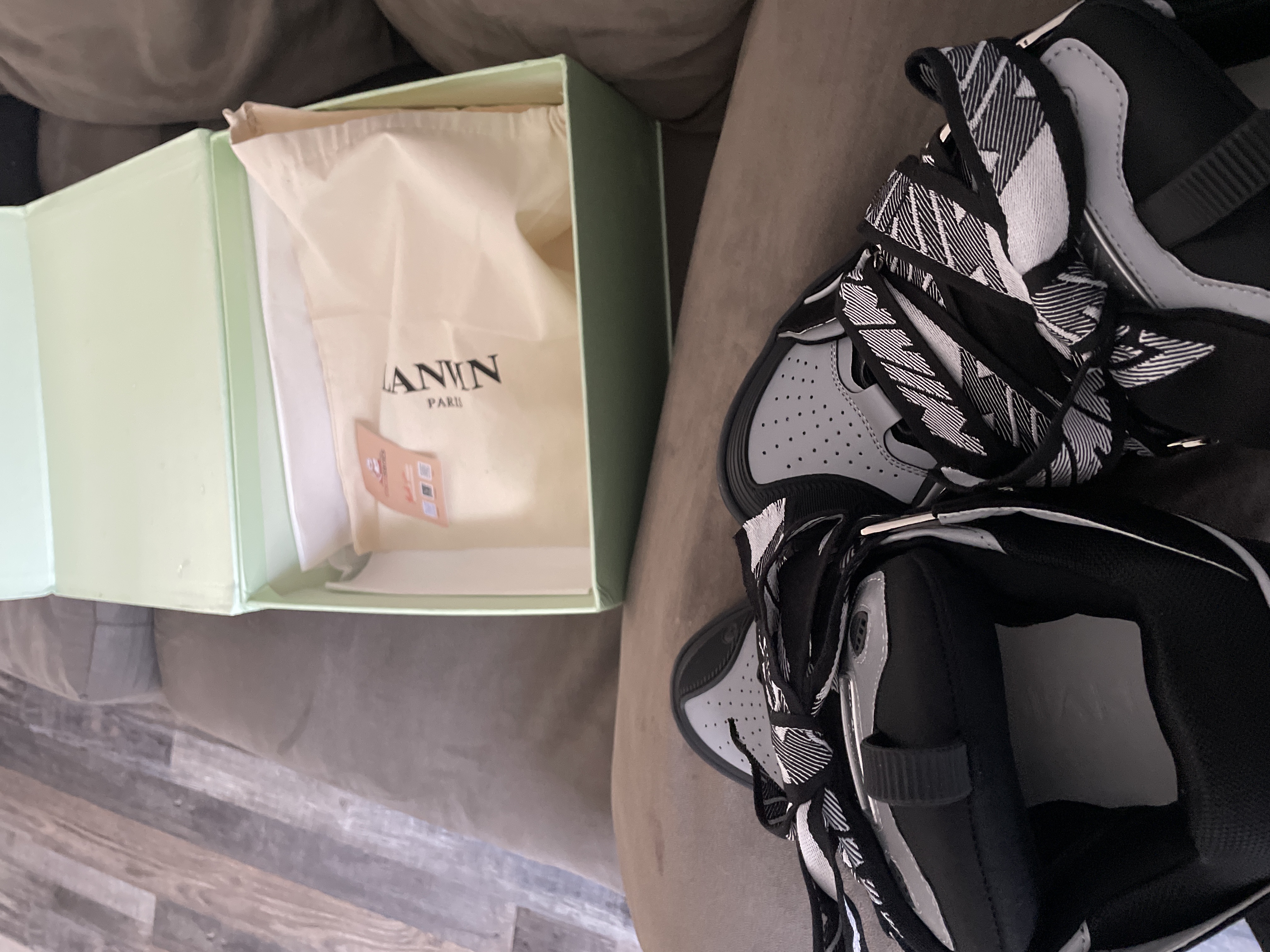 Lanvin Leather Curb Sneaker Black Grey review Notabotlol 01