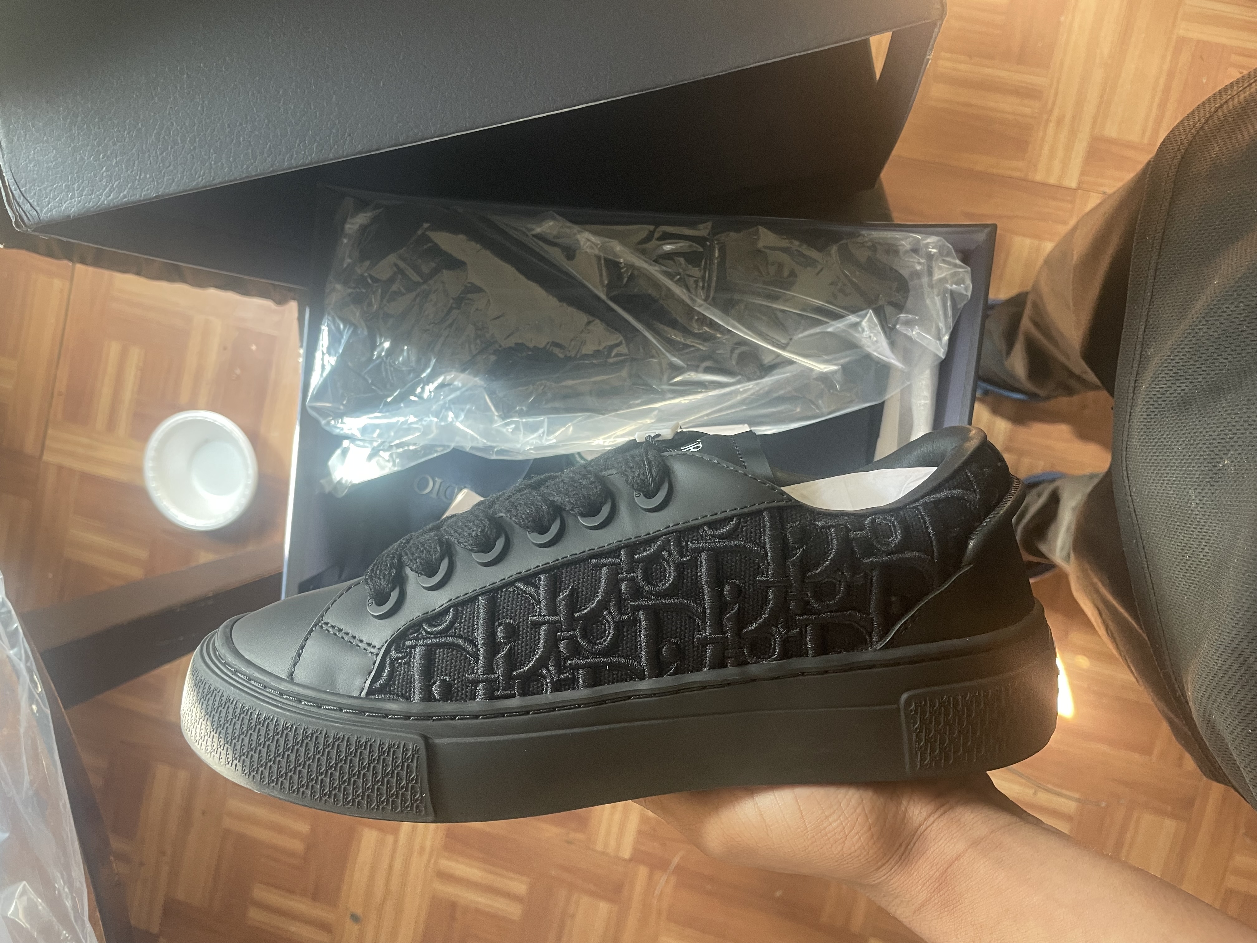 Dior B33 Sneaker Black Smooth Calfskin Oblique Raised Embroidery 3SN303ZYQ_H900 review 1