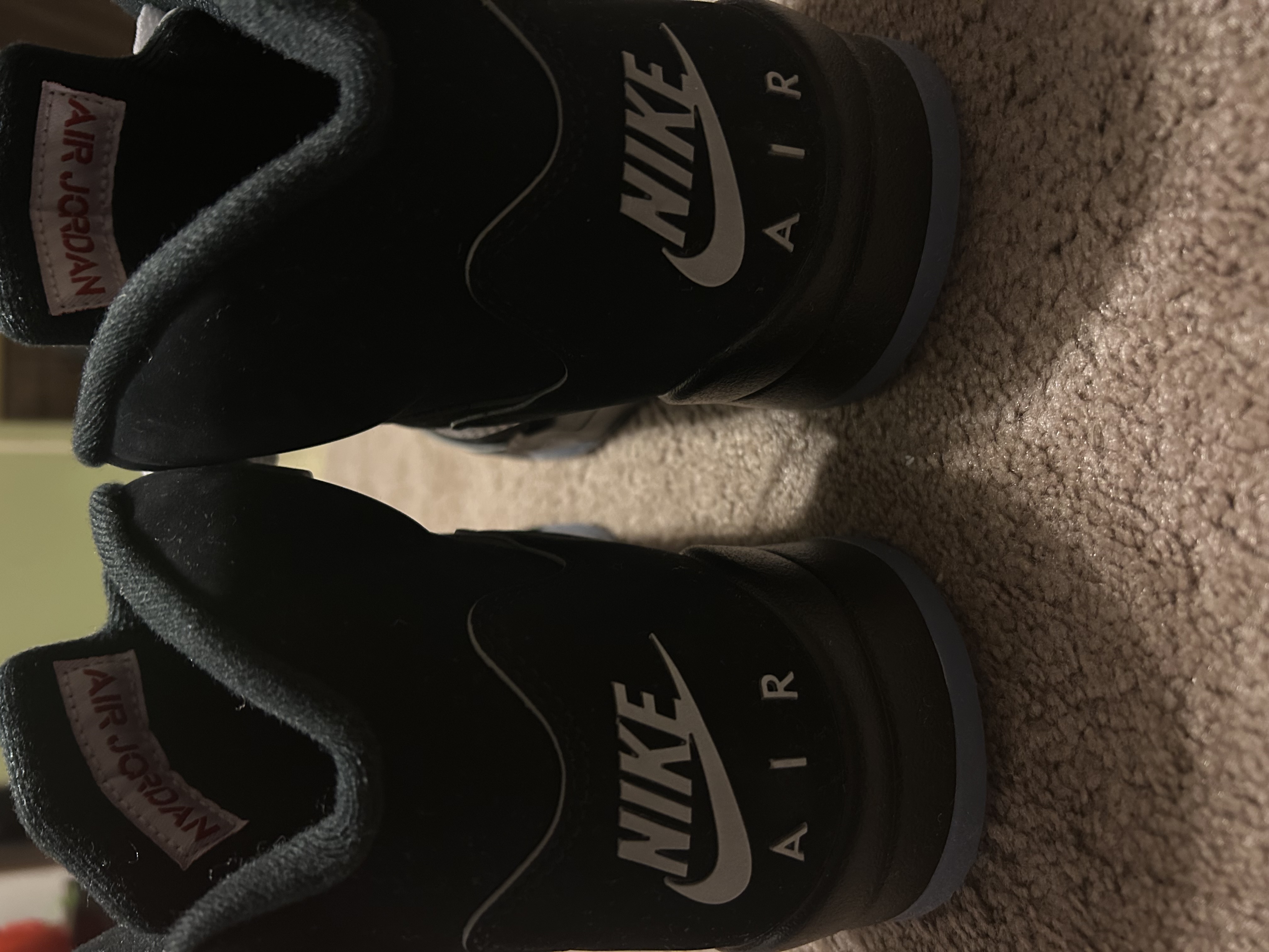 Air Jordan 5“Black Metallic Reimagined" HF3975-001 review k 01