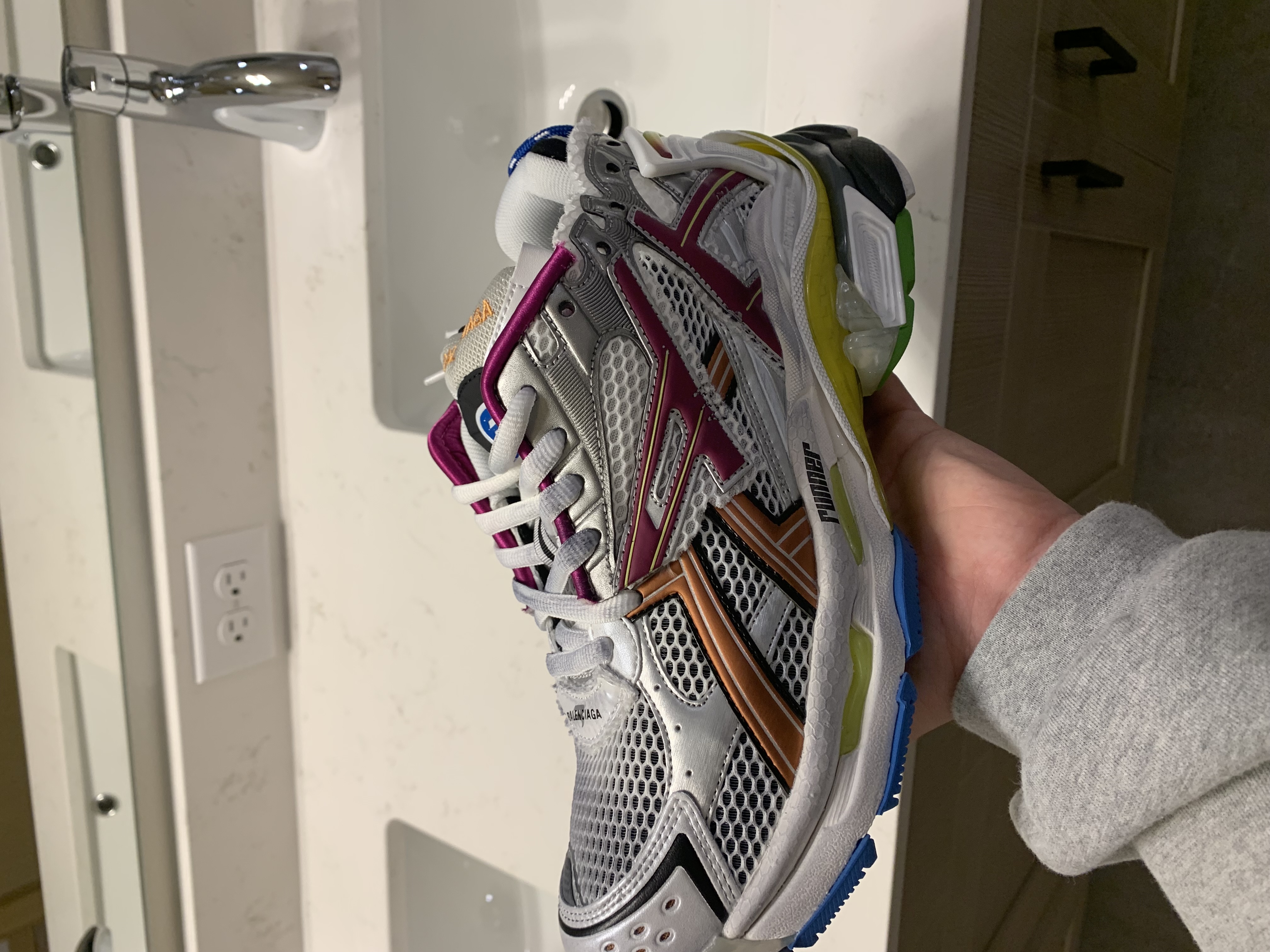 Balenciaga Runner Multicolor 677403W3RB68123 review Falcon 00