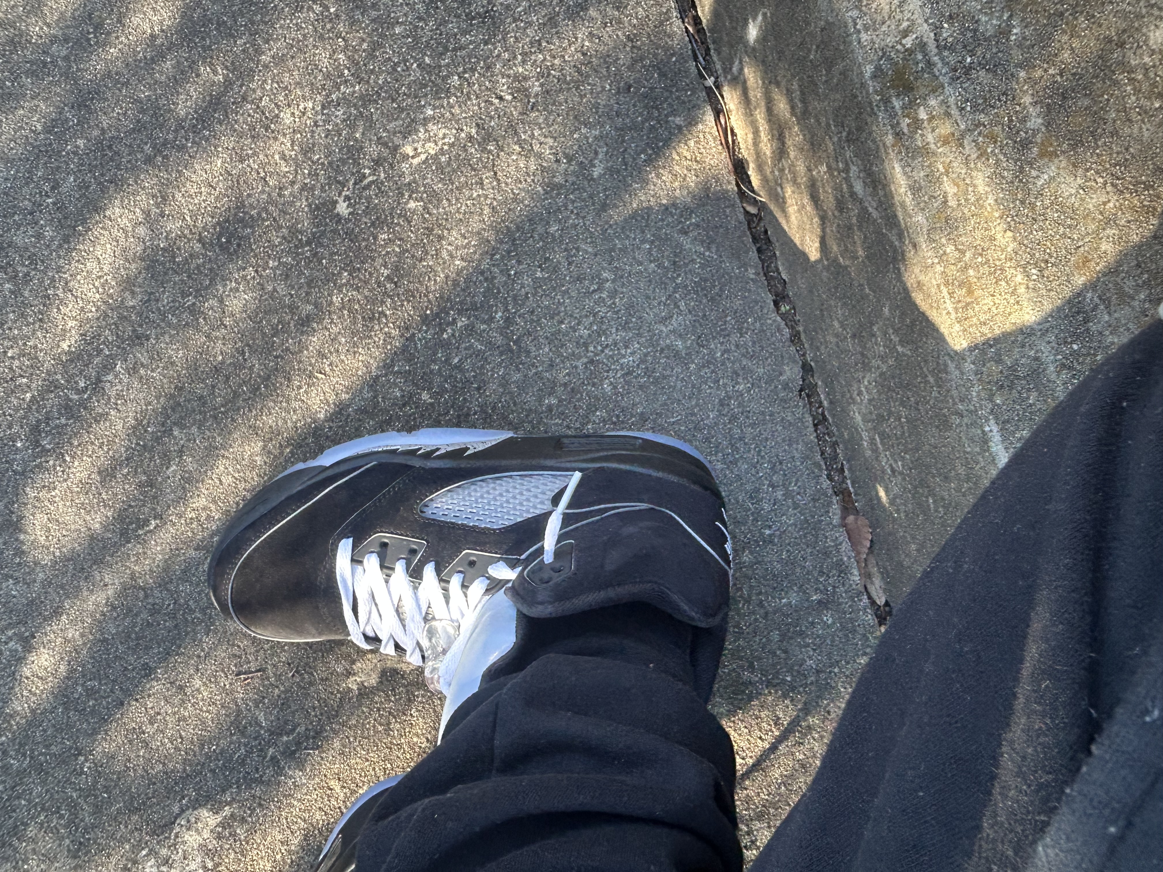 Air Jordan 5“Black Metallic Reimagined" HF3975-001 review Jonathan 01