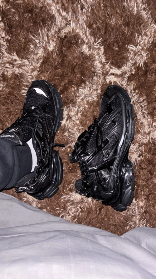 Balenciaga Runner Black 656063W3RA11000 / 677402W3RB11000 review 