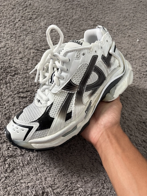 Balenciaga Runner Sneaker 'Gradient-White Black' 772774 WRUNG 9010 review 