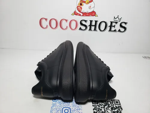 COCOSHOES QC |  Alexander McQueen Oversized Black