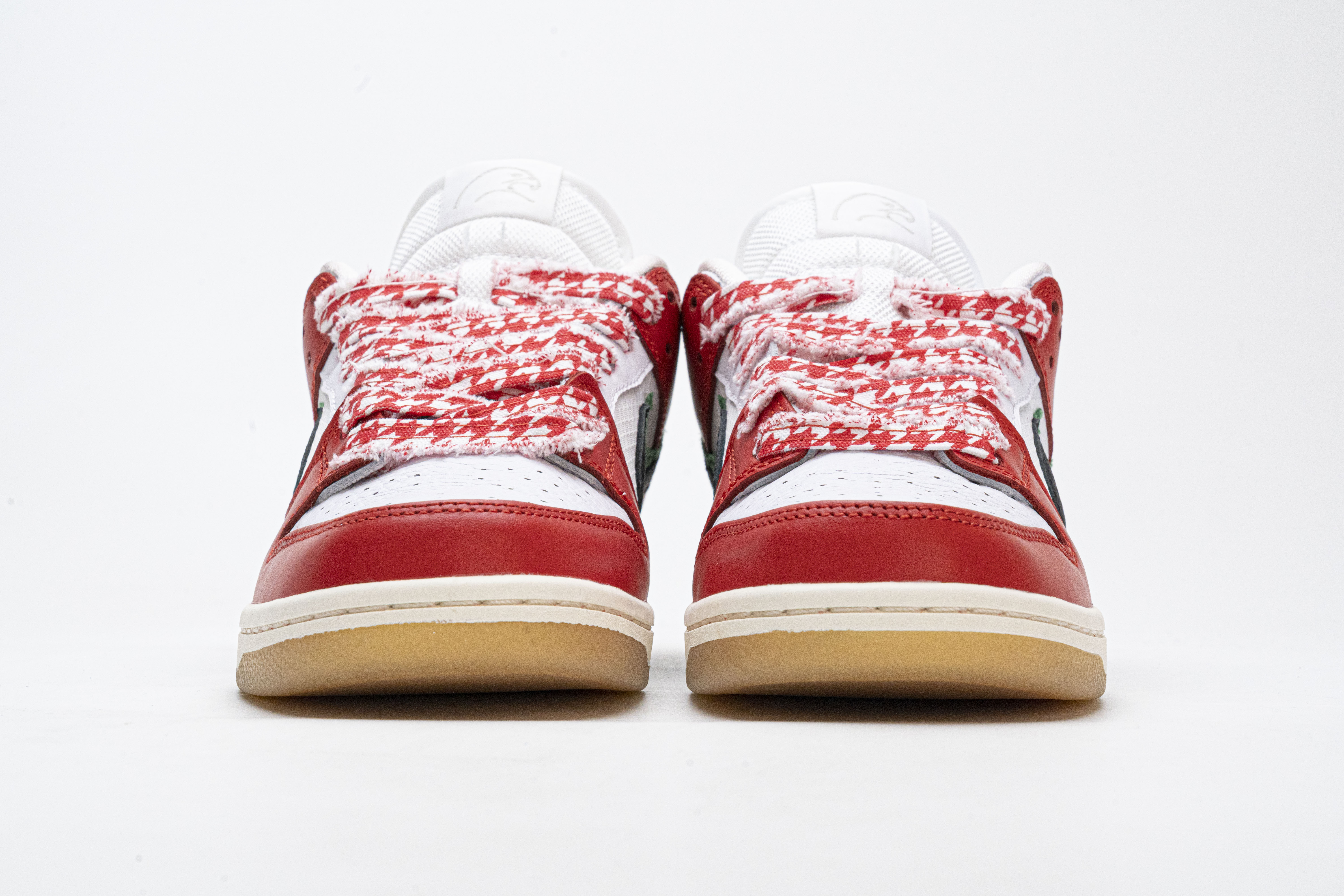 Get Nike SB Dunk Low Frame Skate Habibi CT2550-600