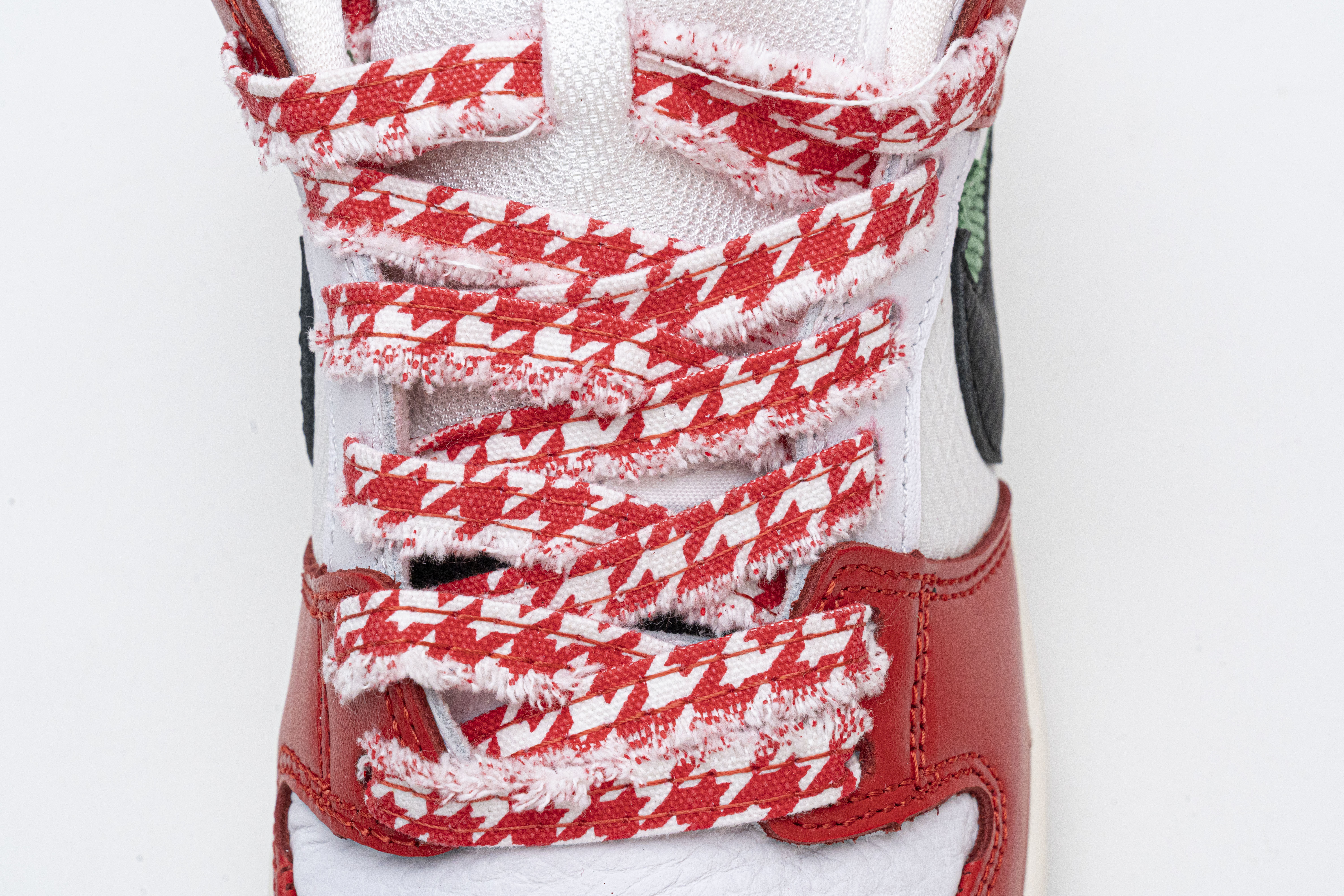 Get Nike SB Dunk Low Frame Skate Habibi CT2550-600