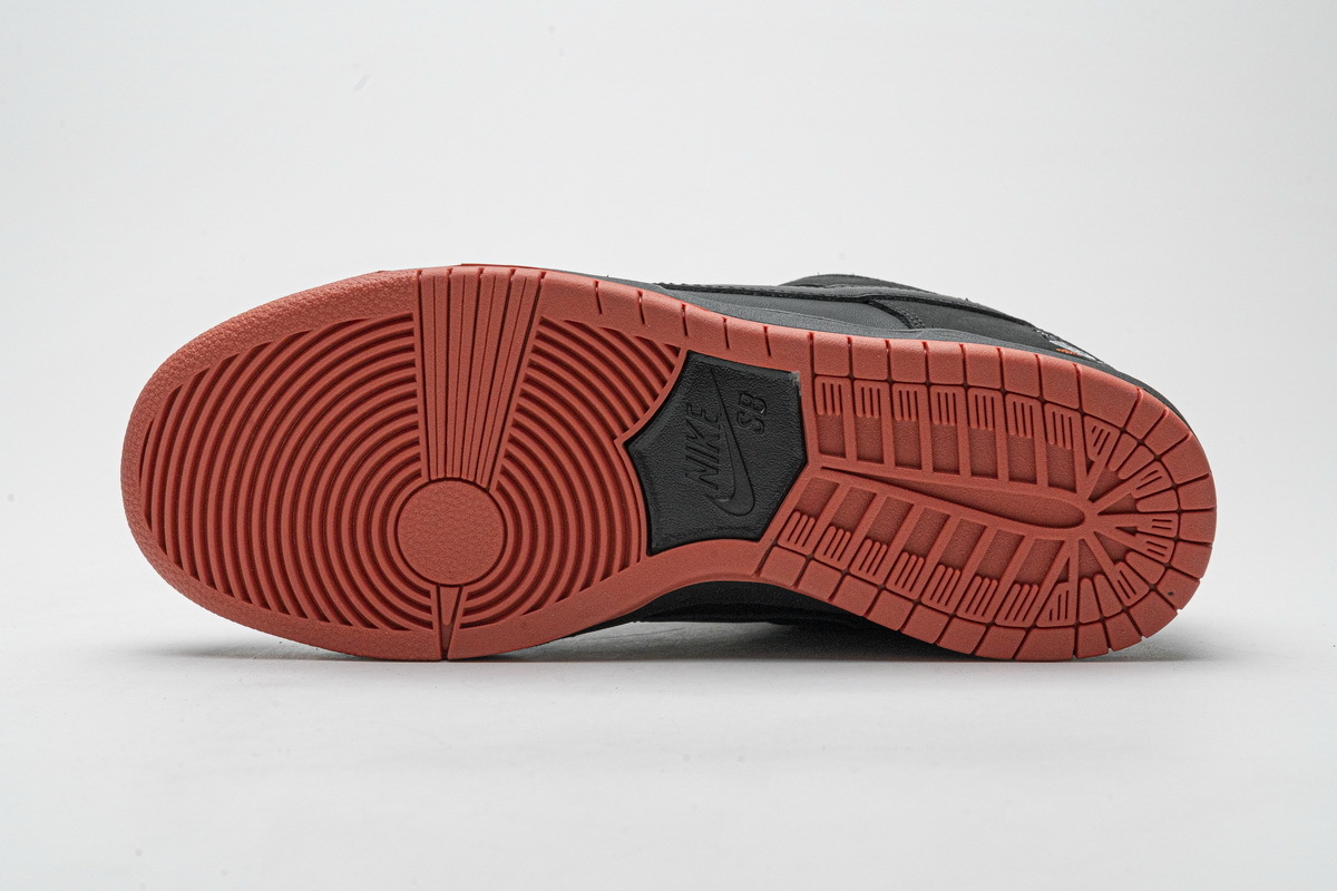 Get Nike SB Dunk Low Black Pigeon 883232-008