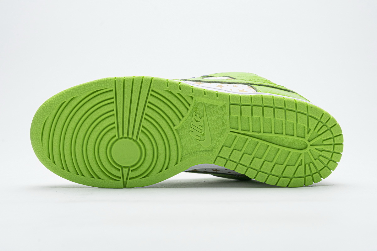 Get Nike SB Dunk Low Supreme Stars Mean Green (2021) DH3228-101
