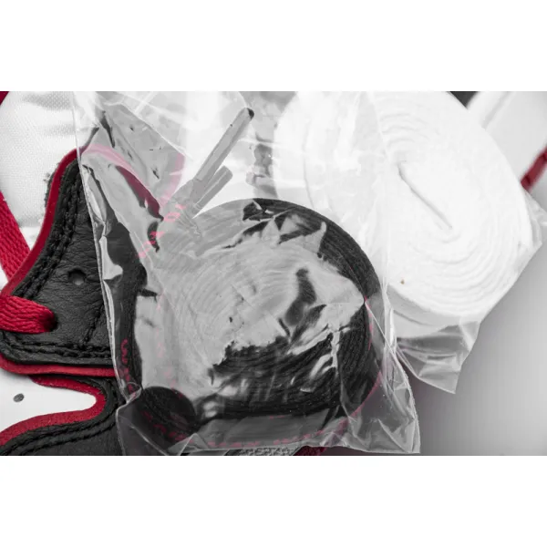 Get Air Jordan 1 Retro High Bloodline 555088-062