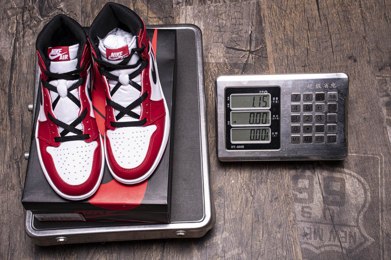 Get Air Jordan 1 Retro Chicago (2015) 555088-101