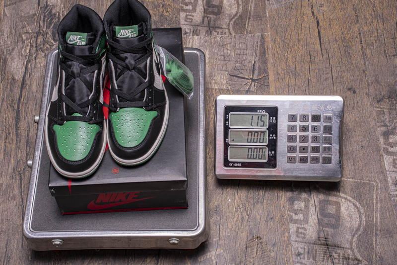 Get Air Jordan 1 Retro High Pine Green 555088-302