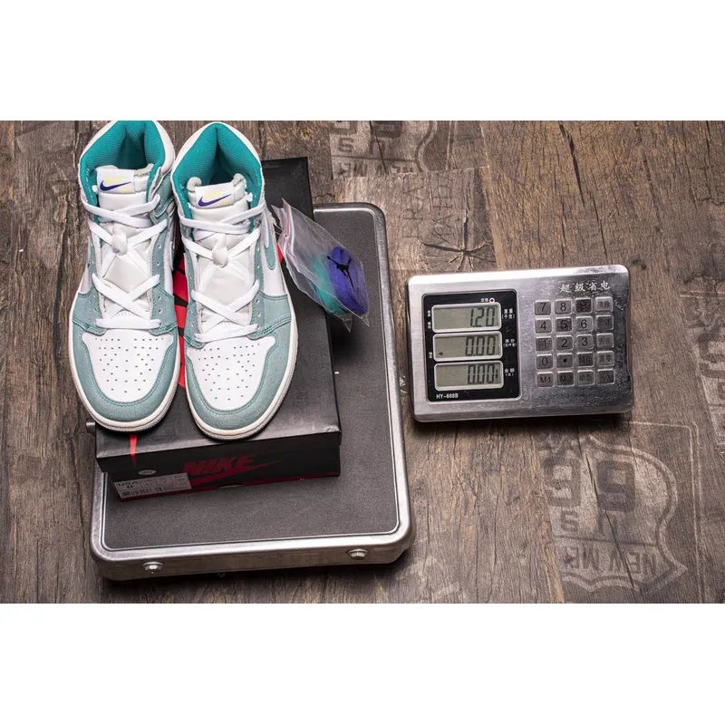 Get Air Jordan 1 Retro High Turbo Green 555088-311