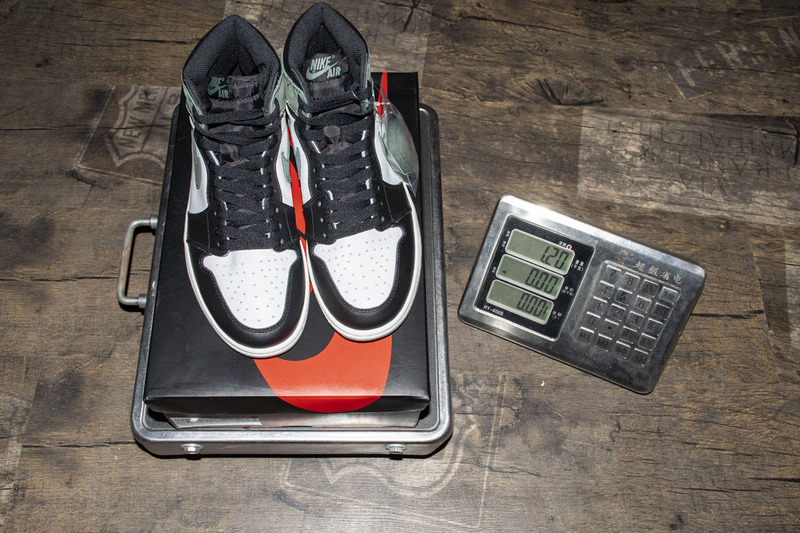 Get Air Jordan 1 Retro High Clay Green 555088-135