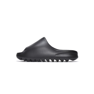 Gets Yeezy Slide Black FX0495 01