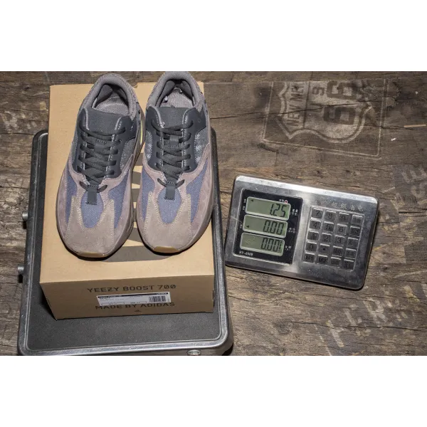 Get Yeezy 700 Mauve EE9614