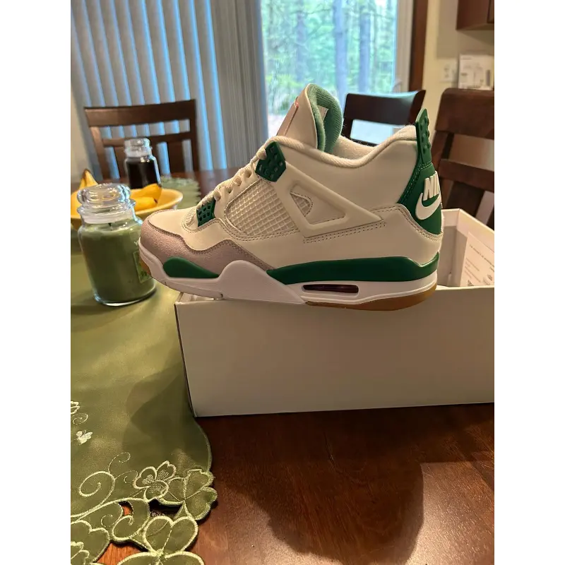 OG Nike SB x Air Jordan 4 “Pine Green” DR5415-103