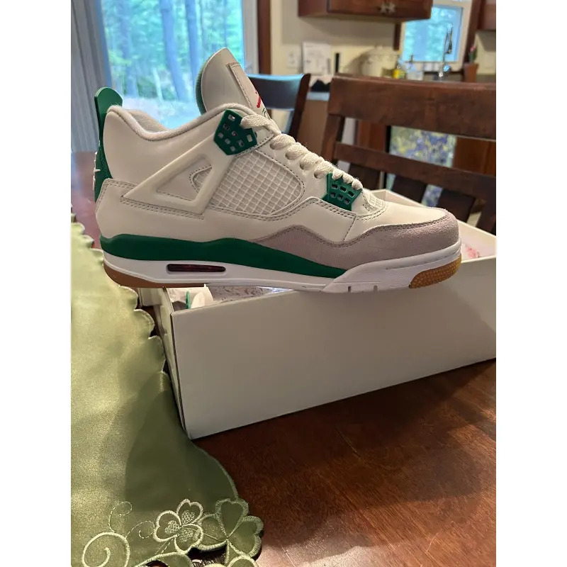 OG Nike SB x Air Jordan 4 “Pine Green” DR5415-103