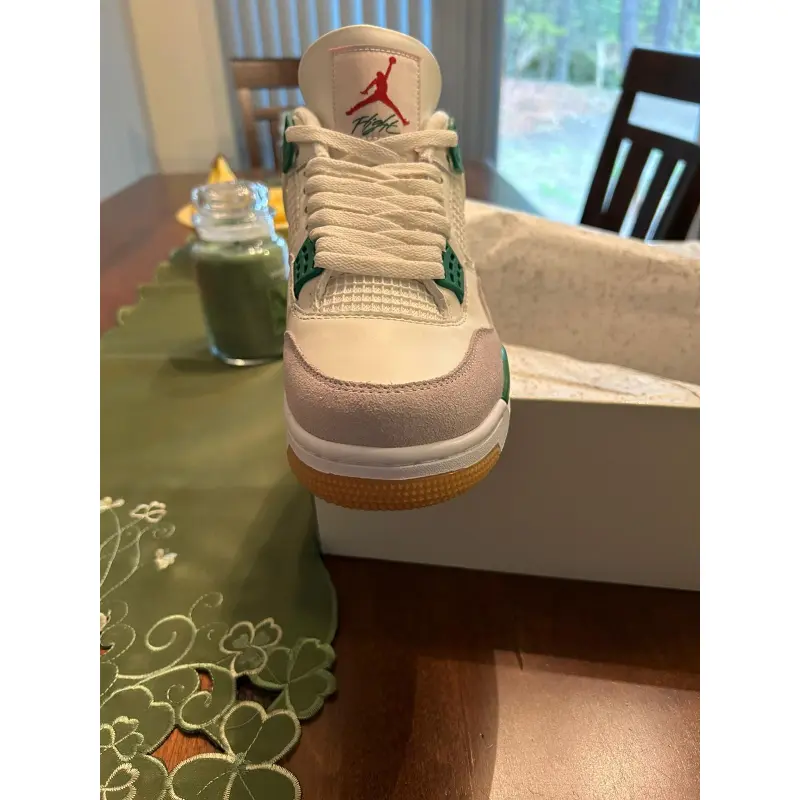 OG Nike SB x Air Jordan 4 “Pine Green” DR5415-103