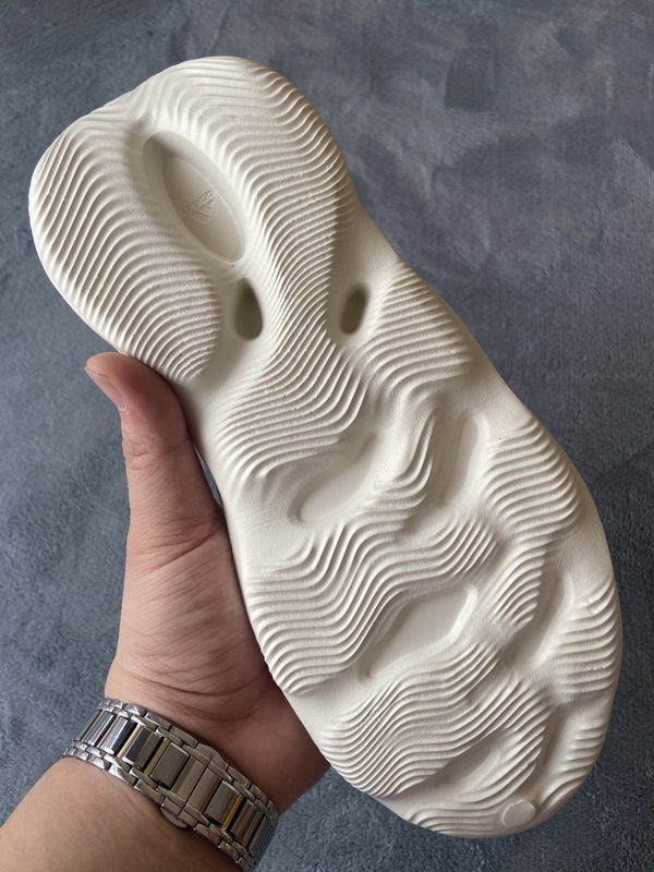 Get Yeezy Foam Runner Ararat G55486