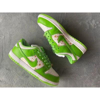 Get Supreme x Nike SB Dunk Low "Green Stars” DH3228-101 01