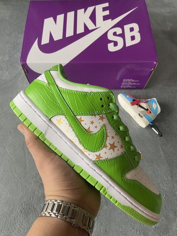 Get Supreme x Nike SB Dunk Low "Green Stars” DH3228-101