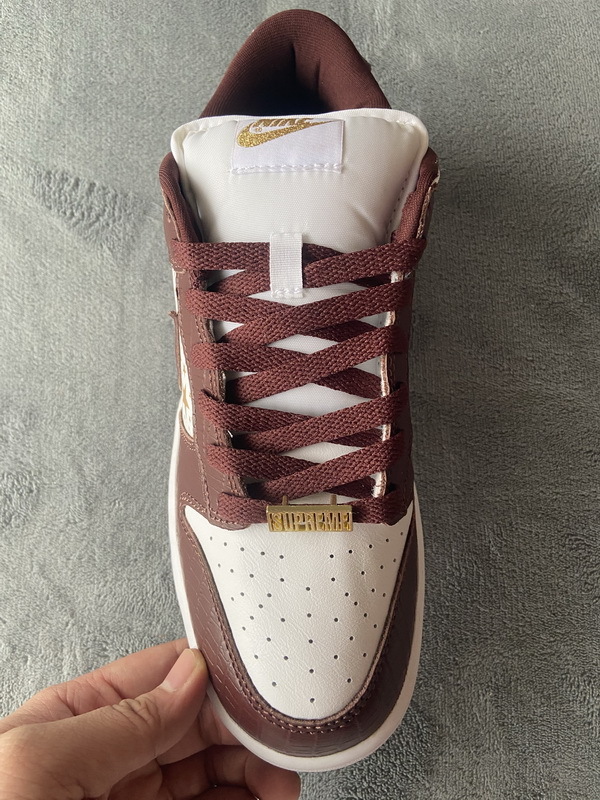 Get Supreme x Nike SB Dunk Low "Brown Stars” DH3228-103