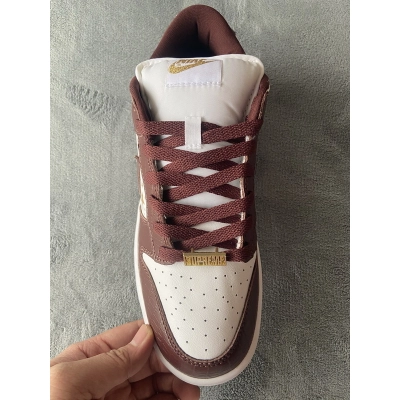 Get Supreme x Nike SB Dunk Low "Brown Stars” DH3228-103 02