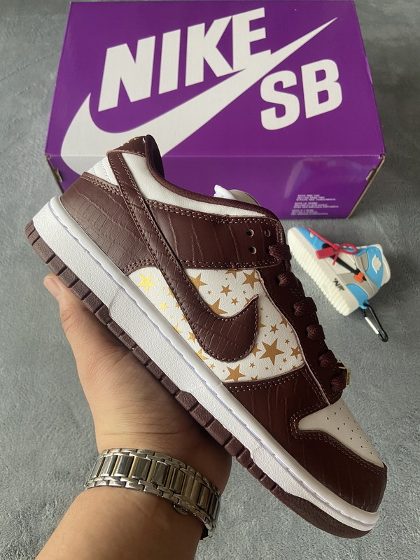 Get Supreme x Nike SB Dunk Low "Brown Stars” DH3228-103