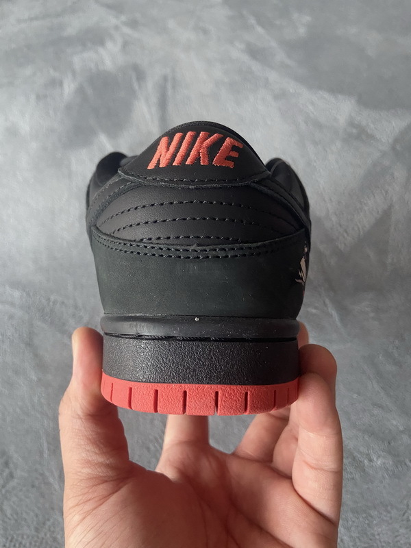 Get Nike Dunk Low SB TRD QS Black Pigeon 883232-008