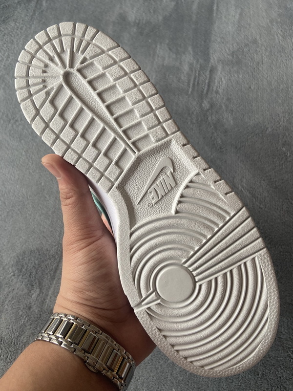 Get Nike SB Dunk Low Tropical Twist CW1590-101