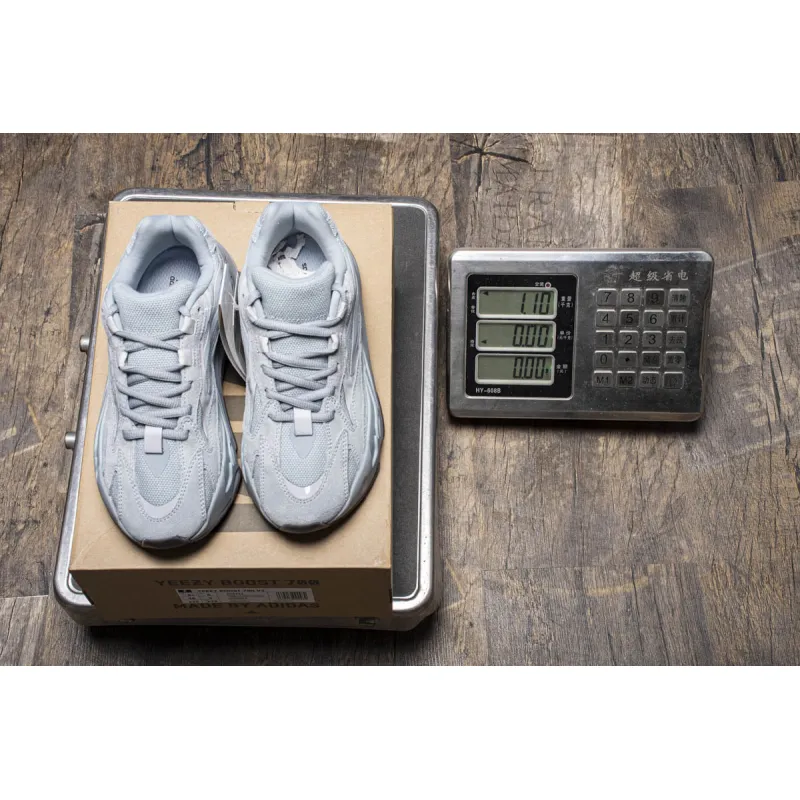 Yeezy Boost 700 V2 Hospital Blue FV8424