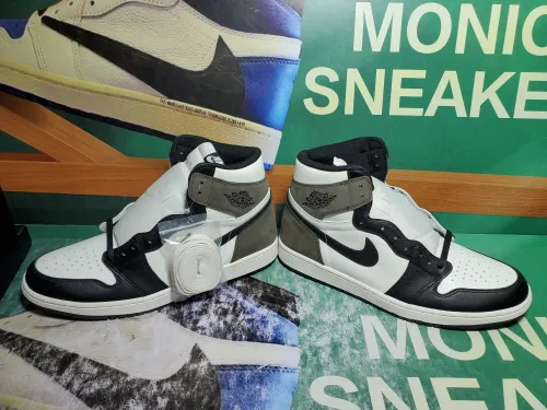 QC of Air Jordan 1 Retro High Dark Mocha 555088-105 (135$) From Monicasneakers.vip