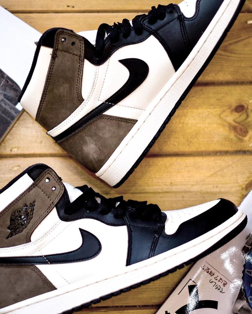 Air Jordan 1 Dark Mocha 555088-105