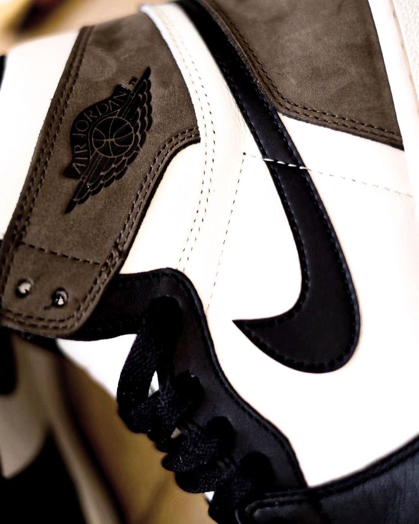 Air Jordan 1 Dark Mocha 555088-105