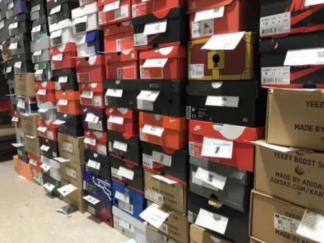 About Monica sneaker
