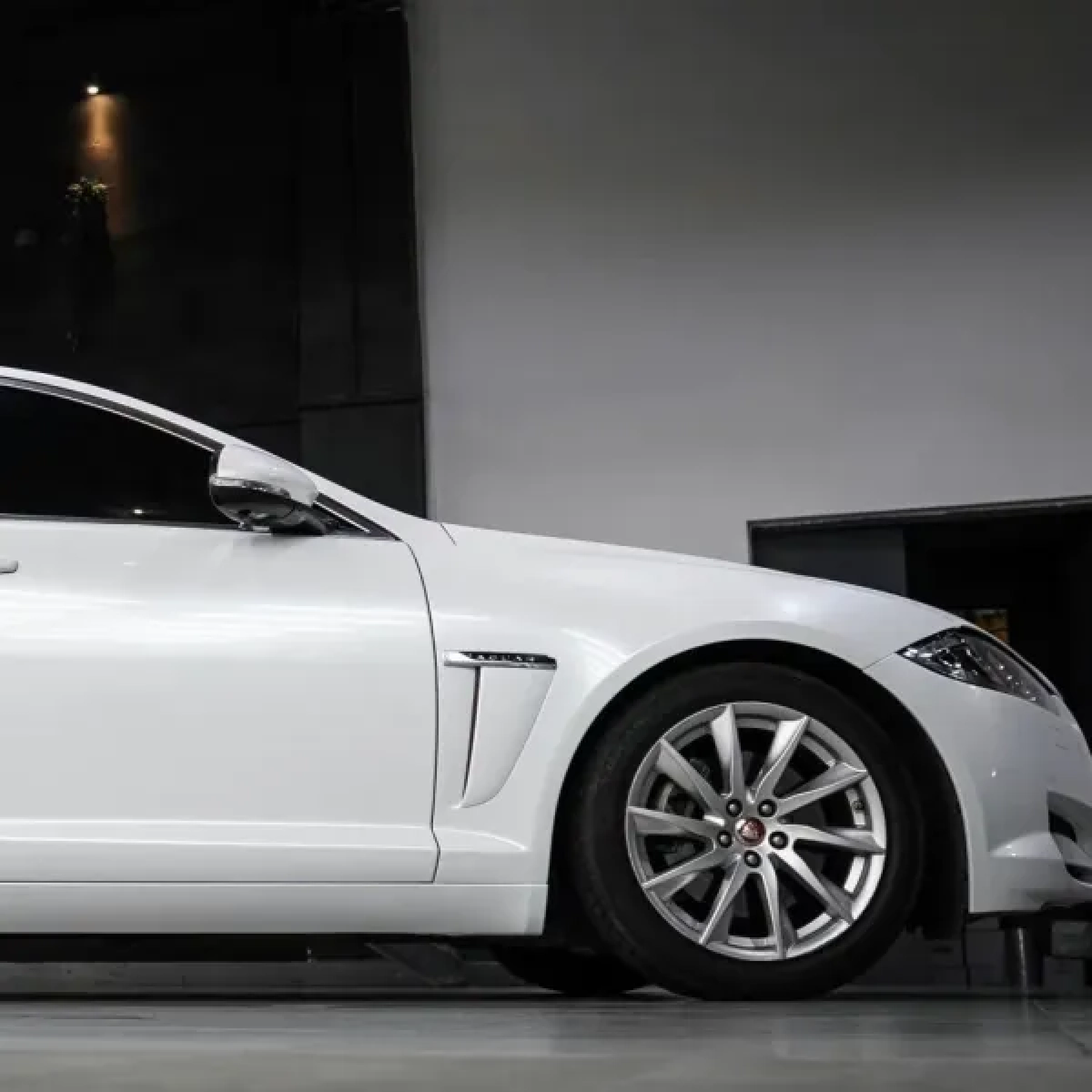 Glossy Shell White Car Vinyl Wrap Audi Tesla PET