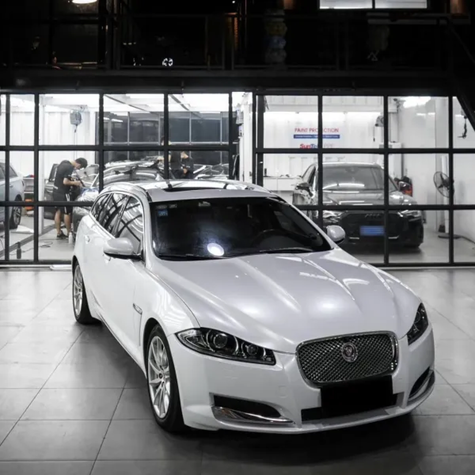 Glossy Shell White Car Vinyl Wrap Audi Tesla PET