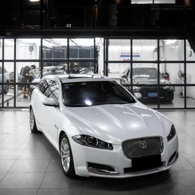 Glossy Shell White Car Vinyl Wrap Audi Tesla PET 02