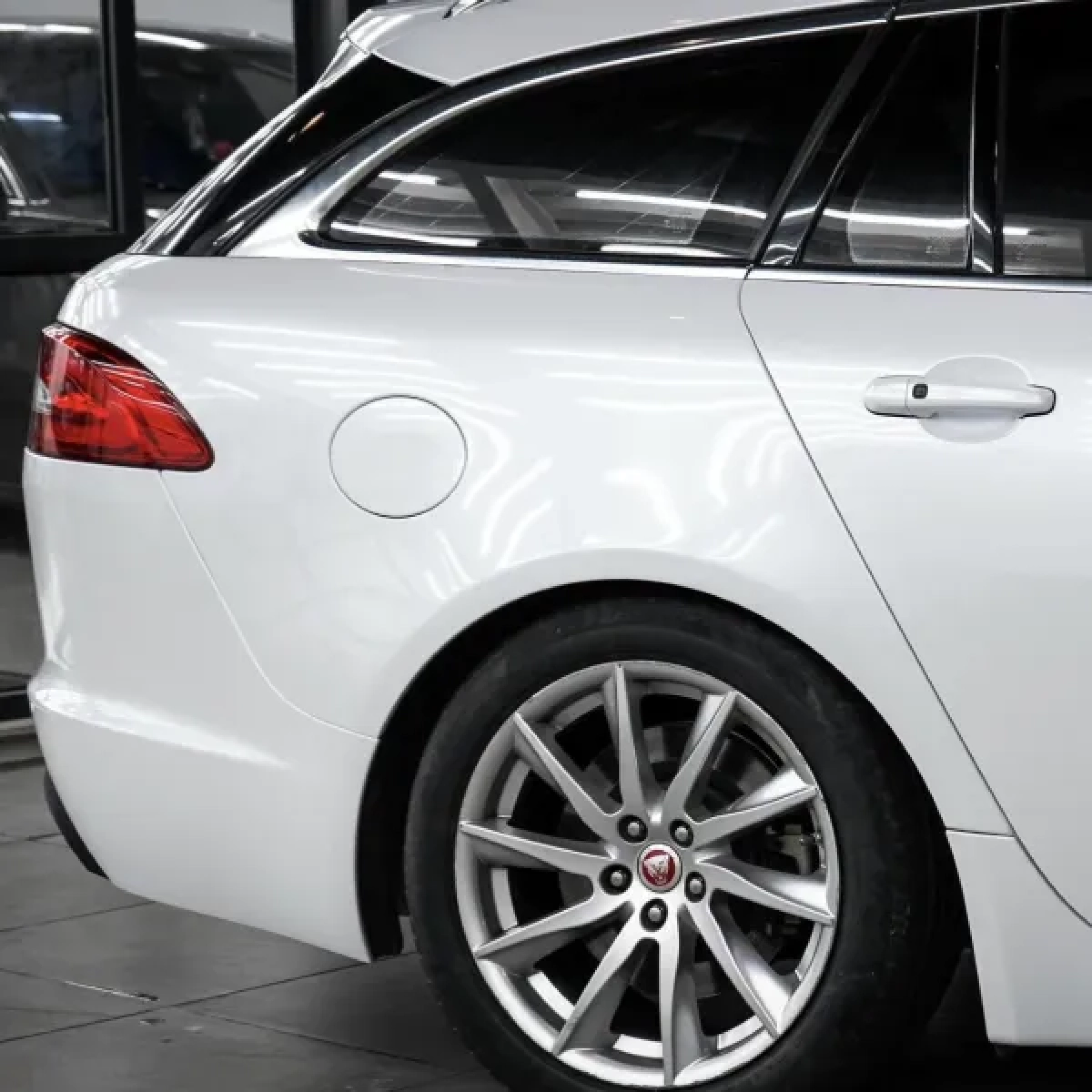 Glossy Shell White Car Vinyl Wrap Audi Tesla PET