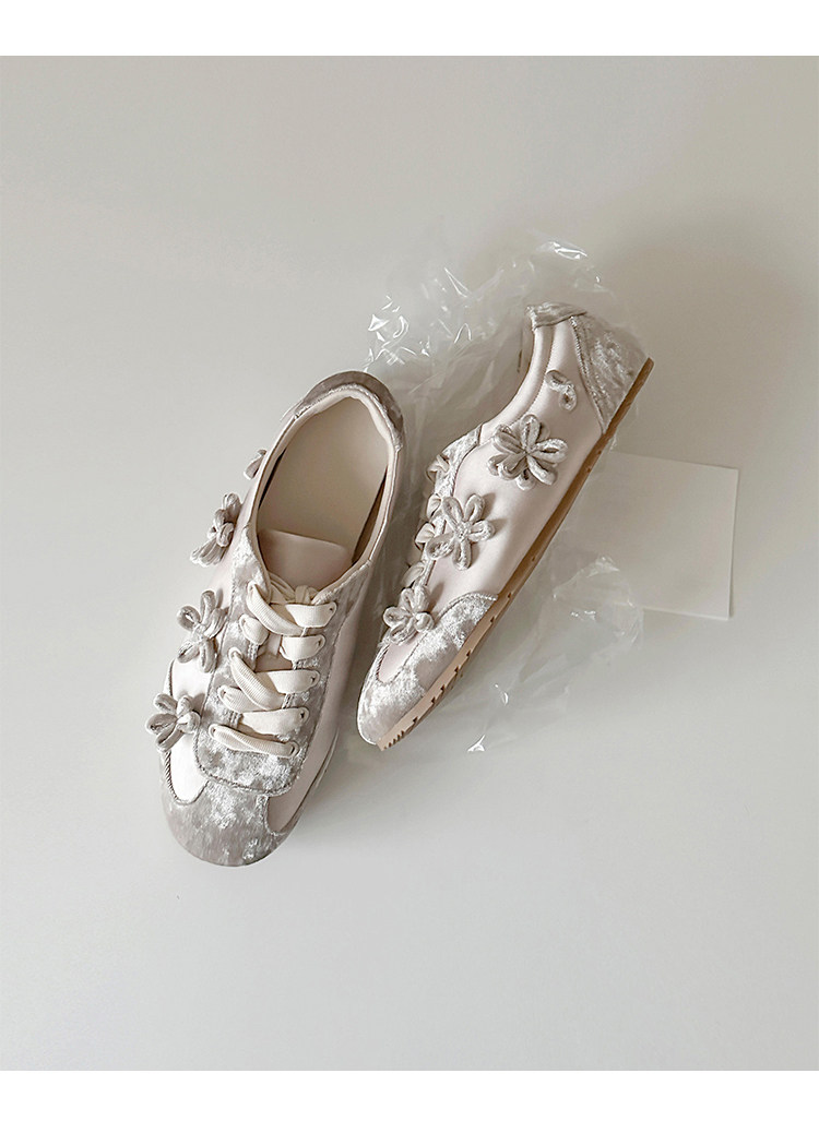 Women's Retro French Style Velvet Floral Casual Shoes Round Toe Lace Up Flats