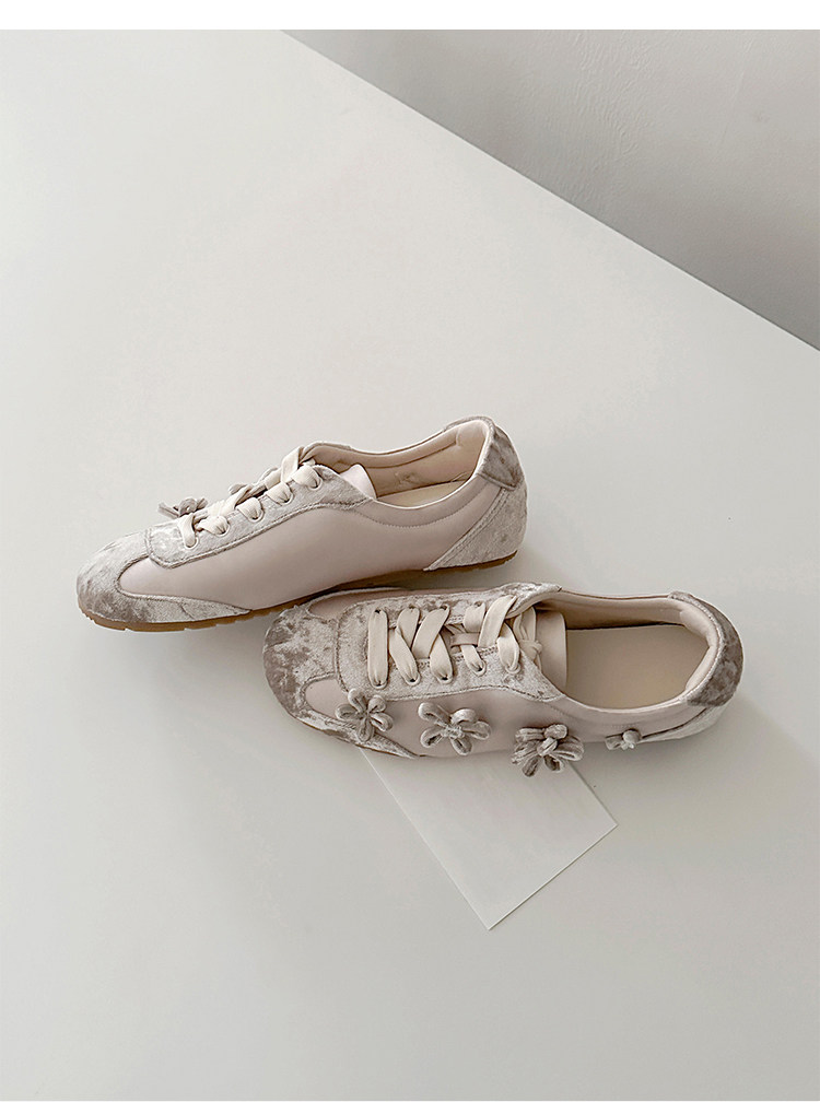 Women's Retro French Style Velvet Floral Casual Shoes Round Toe Lace Up Flats