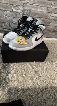 GET  Jordan 1 Mid Light Smoke Grey，554724-092 review 0