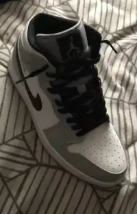 GET  Jordan 1 Mid Light Smoke Grey，554724-092 review 0