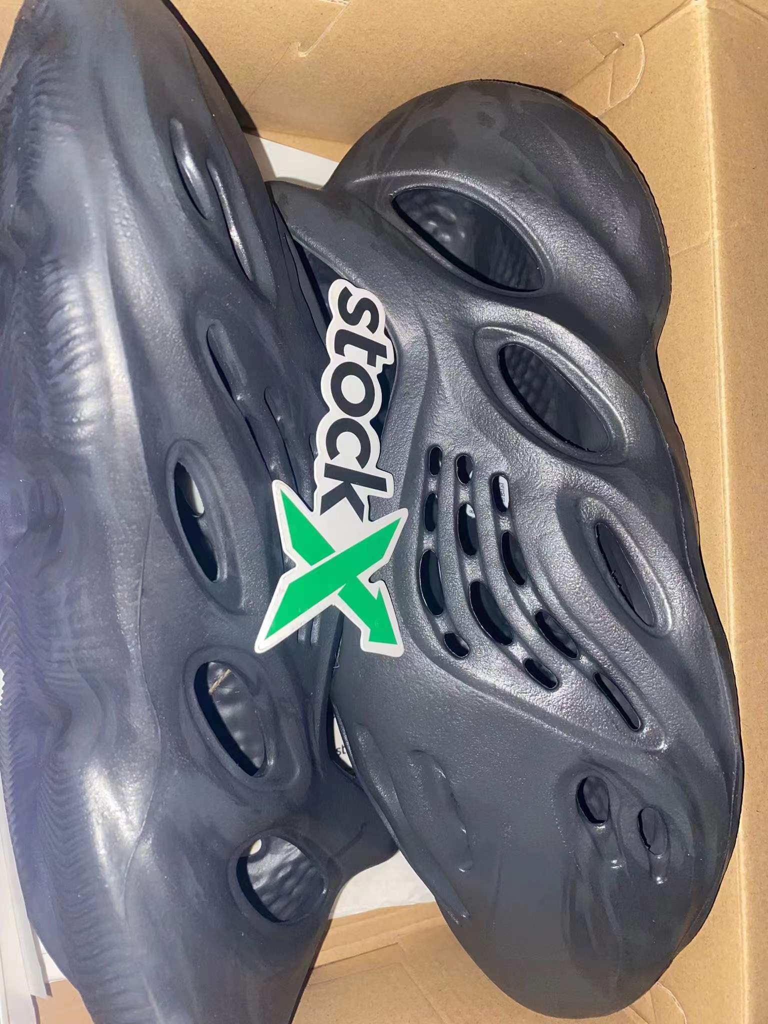 PKGoden  Yeezy Foam RNR Onyx, HP8739 review 0