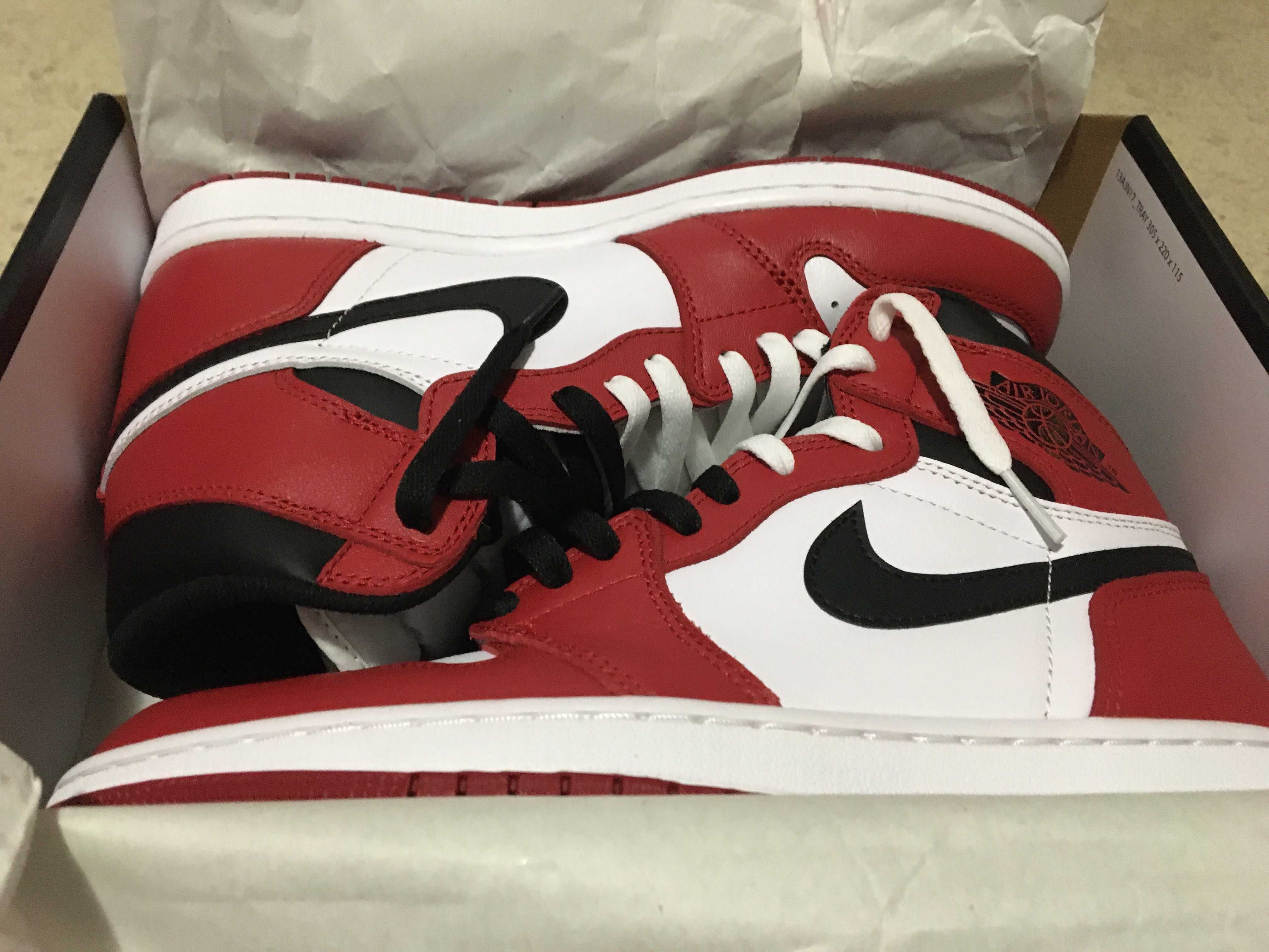 PKGoden  Air Jordan 1 Retro Chicago (2015), 555088-101 review 0