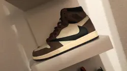 GET  Jordan 1 Retro High Travis Scott, CD4487-100 review Caldas